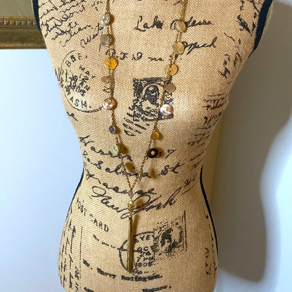 Loft necklace, gold with medallions.